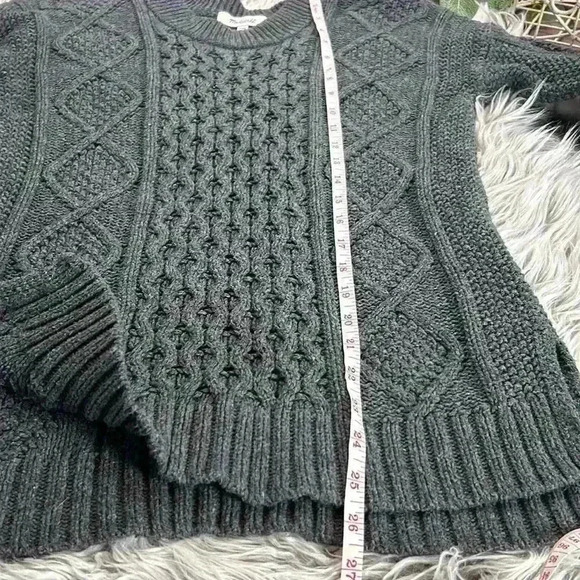 Madewell Cable Knit Long Sleeve Crew Neck Thick Sweater, XXS - Picture 8 of 9
